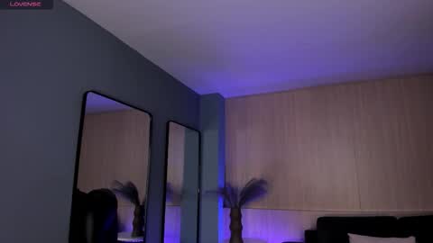 Snapshot of mararicci chatting on 09-11-25, 10:04 MARA online show from 09-11-25, 10:04