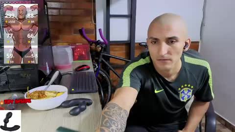 Snapshot of marckmuscle chatting on 04-23-26, 02:02 Marck Independent model online show from 04-23-26, 02:02