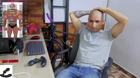Snapshot of marckmuscle chatting on 05-01-26, 03:00 Marck Independent model online show from 05-01-26, 03:00