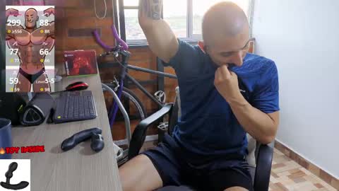 Snapshot of marckmuscle chatting on 06-01-26, 10:33 Marck Independent model online show from 06-01-26, 10:33