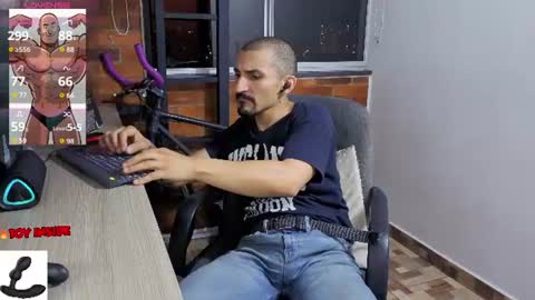Snapshot of marckmuscle chatting on 06-11-26, 12:32 Marck Independent model online show from 06-11-26, 12:32