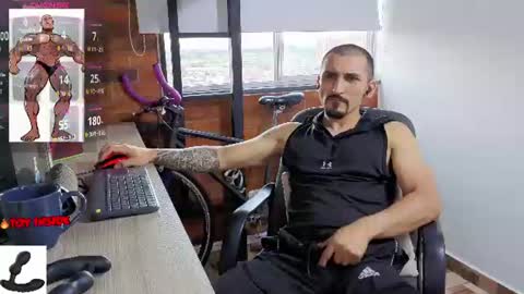 Snapshot of marckmuscle chatting on 06-11-26, 10:52 Marck Independent model online show from 06-11-26, 10:52