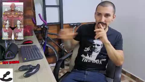 Snapshot of marckmuscle chatting on 06-15-26, 02:36 Marck Independent model online show from 06-15-26, 02:36