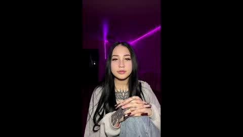 Lauren online show from 05-17-26, 01:07