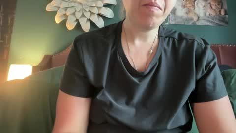 Snapshot of margolane chatting on 06-07-26, 05:38 Elle online show from 06-07-26, 05:38