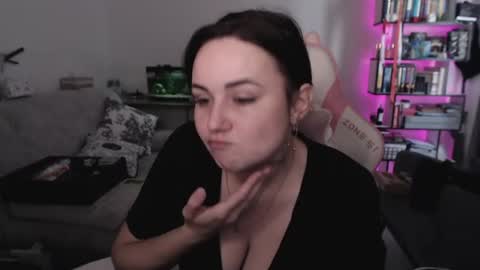 Snapshot of mari_moore7 chatting on 07-15-26, 07:35 mari moore online show from 07-15-26, 07:35