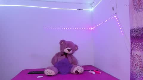 alejita  independent online show from 03-17-26, 05:49