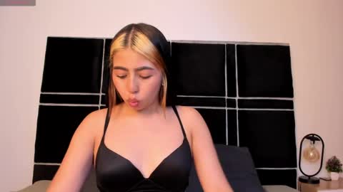 Snapshot of maria_ll chatting on 05-27-26, 01:57 maria online show from 05-27-26, 01:57