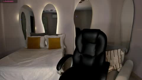 MARIA HERRERA  online show from 12-14-25, 05:46