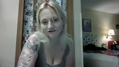 Snapshot of mariamaybe24 chatting on 01-14-26, 02:06 Mariah online show from 01-14-26, 02:06
