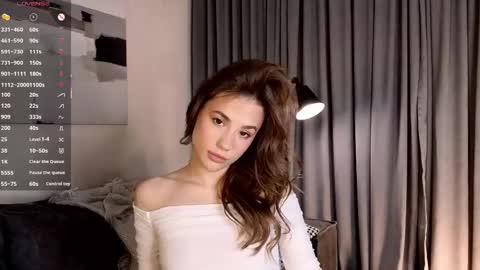 Snapshot of mariamcreedon chatting on 04-12-26, 02:55 My name is Molly this is my first day online show from 04-12-26, 02:55