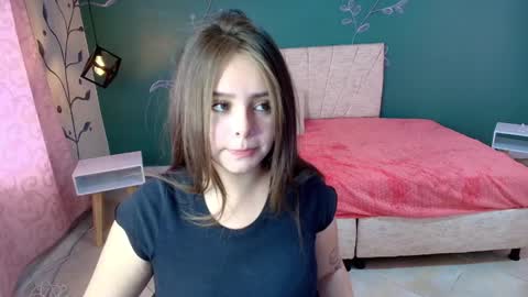 Snapshot of mariamcute_ chatting on 02-12-25, 08:40 M A R I A N A online show from 02-12-25, 08:40