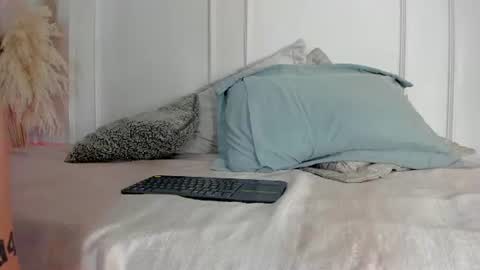 Snapshot of mariapettit chatting on 07-08-26, 03:00 Maria Pettit online show from 07-08-26, 03:00