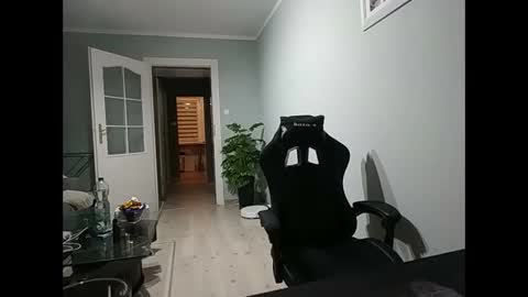 maribor5879 online show from 02-05-25, 06:15