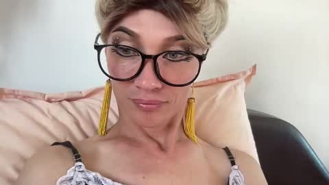 Mari online show from 05-06-26, 06:19