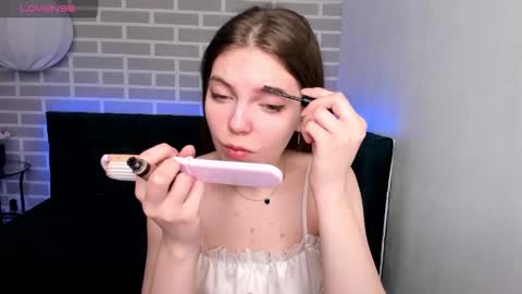 Mary 3 online show from 10-19-25, 01:39