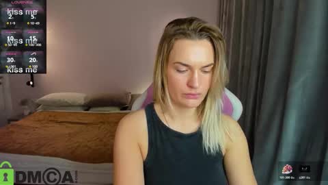 Mariel online show from 11-17-25, 01:33