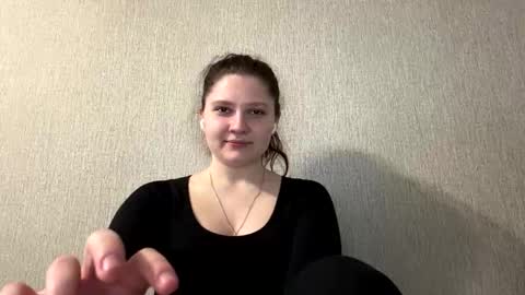 Snapshot of mariluarreola chatting on 03-23-26, 09:02 Emmie online show from 03-23-26, 09:02