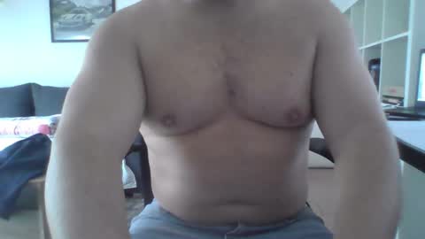 Snapshot of mario17o3 chatting on 03-27-26, 09:32 Hot N Horny online show from 03-27-26, 09:32