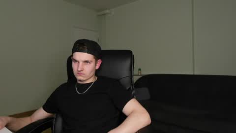 Snapshot of markymark_k chatting on 04-15-26, 06:37 Marky mark online show from 04-15-26, 06:37