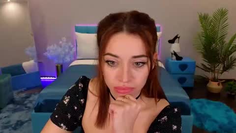 Snapshot of marladewis chatting on 11-26-25, 12:00 MarlaDewis online show from 11-26-25, 12:00