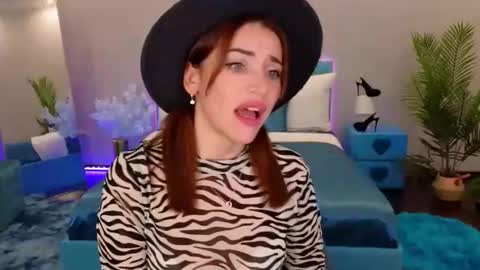 Snapshot of marladewis chatting on 11-29-25, 01:03 MarlaDewis online show from 11-29-25, 01:03