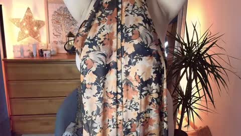 Maria  online broadcast from Tuesday to Suturday from 6 pm to 12 pm Germany time Sunday-Monday offline online show from 01-25-25, 12:59