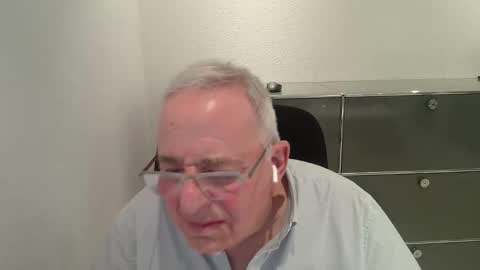 Snapshot of martin_1947 chatting on 03-06-26, 10:50 martin_1947 online show from 03-06-26, 10:50
