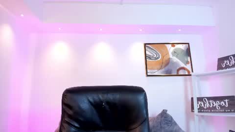 Snapshot of martina_mancinii chatting on 07-10-26, 12:30 Martina online show from 07-10-26, 12:30