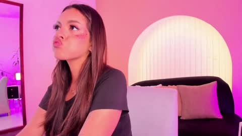 Nina online show from 06-04-26, 08:37