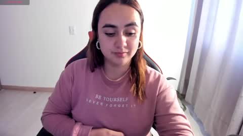 Dulce Maria online show from 04-16-26, 09:26