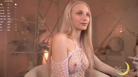 Snapshot of marylunamay chatting on 04-27-26, 04:43 Mary online show from 04-27-26, 04:43