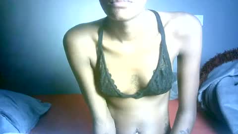 Snapshot of maskgang001 chatting on 06-25-26, 02:11 maskgang001 online show from 06-25-26, 02:11