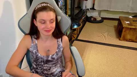 Snapshot of massageofyourlife chatting on 03-13-26, 08:04 Queeny Kathy Online at 2030 MEZ Sunday Wednesday online show from 03-13-26, 08:04