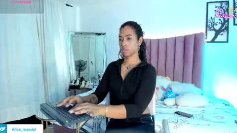 massielhot online show from 07-13-26, 08:00