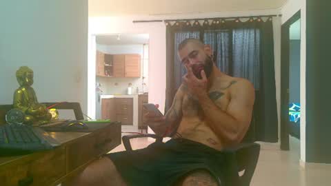 Snapshot of matheusbeard2 chatting on 06-28-26, 02:45 Matheus online show from 06-28-26, 02:45
