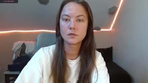 Snapshot of mati1da chatting on 07-15-26, 06:13 Matild online show from 07-15-26, 06:13