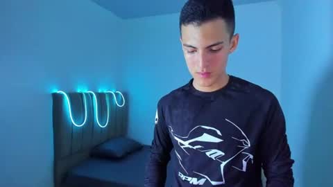 Snapshot of matiius18 chatting on 06-11-26, 02:15 Matias online show from 06-11-26, 02:15