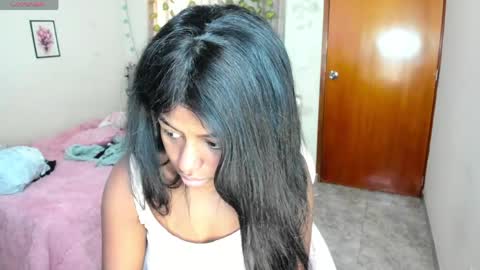 Snapshot of matilde27 chatting on 05-01-26, 03:49 Daniela online show from 05-01-26, 03:49