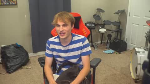 Snapshot of mattcashxxx chatting on 06-17-26, 01:08 Matt Cash online show from 06-17-26, 01:08