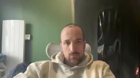 Snapshot of matthias24 chatting on 03-12-26, 02:12 M online show from 03-12-26, 02:12