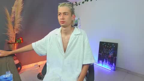 mattias     online show from 09-30-25, 08:08