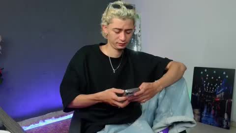 mattias     online show from 10-17-25, 12:08