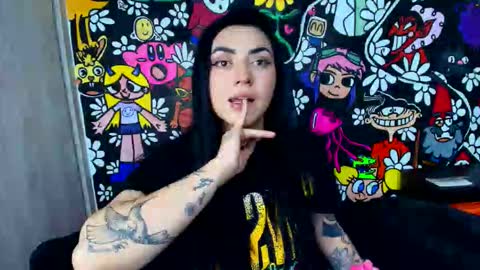 Snapshot of maurenth_becker_ chatting on 10-17-25, 01:31 Maurenth online show from 10-17-25, 01:31