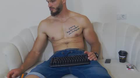 Snapshot of mauro_real_man chatting on 06-20-26, 04:54 mauro_real_man online show from 06-20-26, 04:54