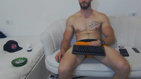 Snapshot of mauro_real_man chatting on 06-23-26, 05:44 mauro_real_man online show from 06-23-26, 05:44