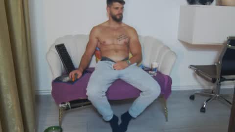 Snapshot of mauro_real_man chatting on 07-21-26, 04:04 mauro_real_man online show from 07-21-26, 04:04