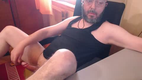 Snapshot of max818k chatting on 06-13-26, 10:24 Max online show from 06-13-26, 10:24