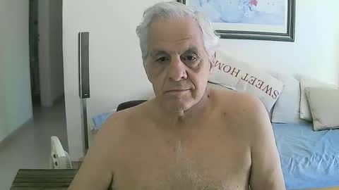 Snapshot of max_2017 chatting on 12-14-25, 12:32 max_2017 online show from 12-14-25, 12:32