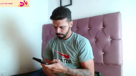 Snapshot of max_ashley_mds chatting on 04-08-26, 01:33 Max Ashley online show from 04-08-26, 01:33